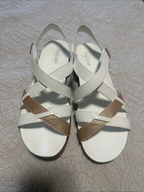 Flex Step Women’s White and Metallic Gold Strappy Sandals